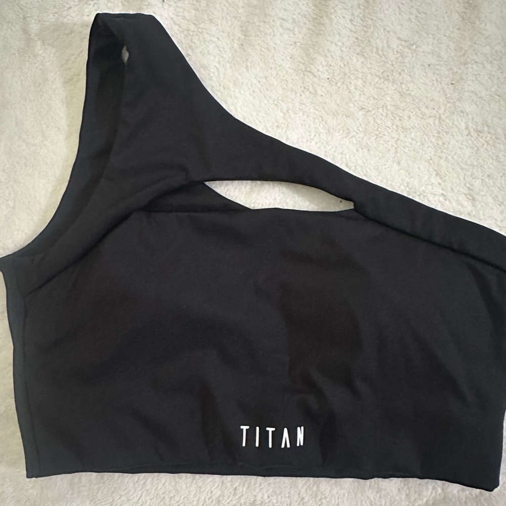 TITAN SPORTSBRA